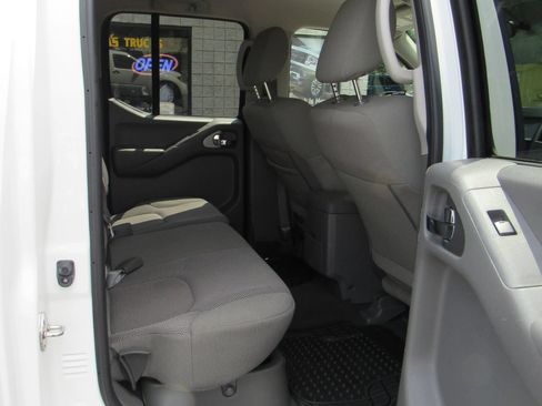 Used 2019 Nissan Frontier SV RWD image 13