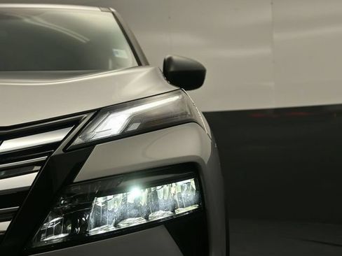 Certified 2025 Nissan Rogue S FWD image 10