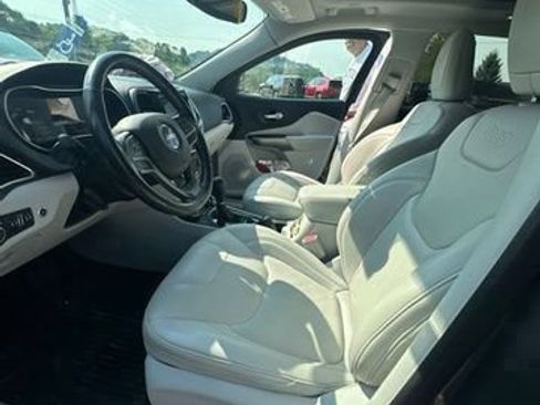 Used 2020 Jeep Cherokee Limited AWD/4WD image 3