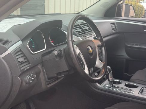 Used 2011 Chevrolet Traverse LT image 9