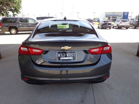 Used 2016 Chevrolet Malibu LT w/ Leather Package FWD image 5