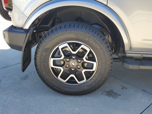 Used 2023 Ford Bronco Outer Banks image 11