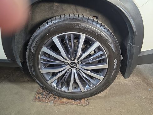 Used 2023 INFINITI QX60 Sensory AWD/4WD image 32