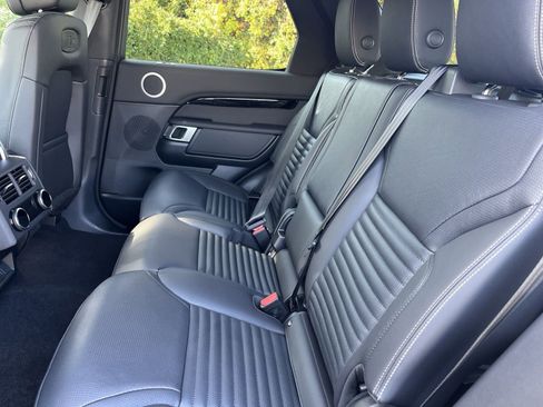 Used 2025 Land Rover Discovery S image 21