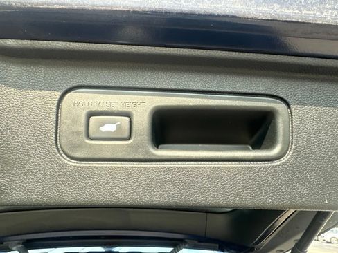 Used 2023 Honda Pilot Touring image 12