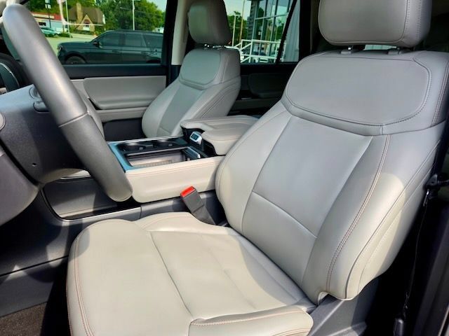 Used 2025 Ford Expedition Active AWD/4WD image 14