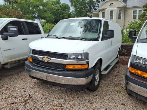 Used 2024 Chevrolet Express 2500 w/ Driver Convenience Package RWD image 3