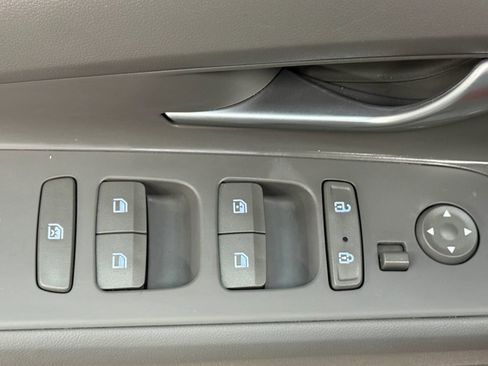 Used 2023 Hyundai Elantra SEL image 23