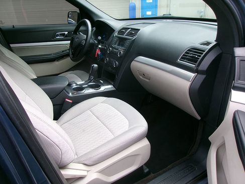 Used 2018 Ford Explorer 4WD w/ Class II Trailer Tow Package image 9