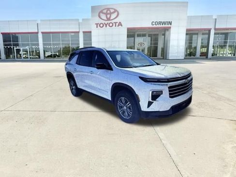 Used 2024 Chevrolet Traverse LT w/ LPO, Floor Liner Package FWD image 8