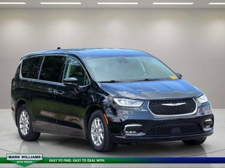 Used 2024 Chrysler Pacifica Touring-L FWD video 1