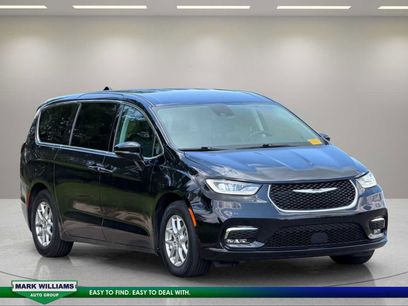 Used 2024 Chrysler Pacifica Touring-L