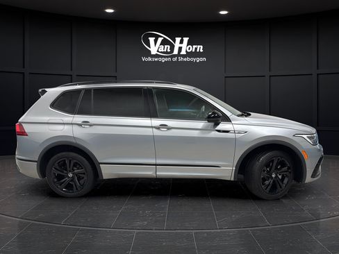 Used 2024 Volkswagen Tiguan SE R-Line AWD/4WD image 8
