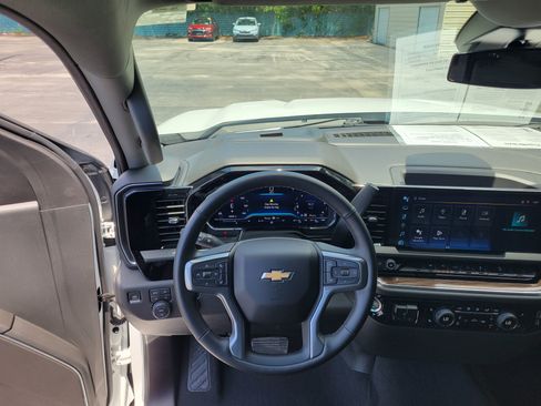 Certified 2024 Chevrolet Silverado 1500 LT AWD/4WD image 17