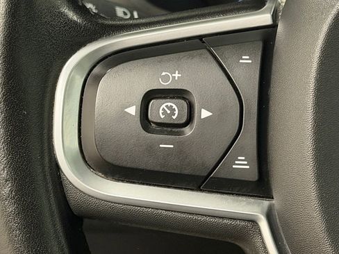 Used 2019 Volvo XC60 T6 Momentum w/ Multimedia Package AWD/4WD image 43