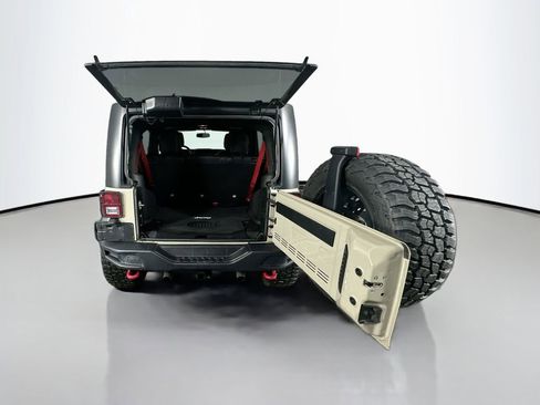 Used 2017 Jeep Wrangler Unlimited Rubicon image 29