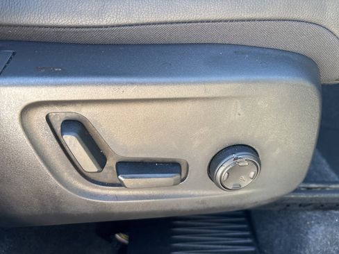 Certified 2025 Volvo XC40 B5 Plus image 37