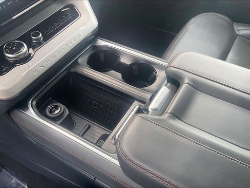 Used 2025 Ford Expedition Active image 14