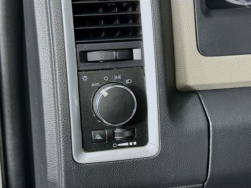 Used 2011 RAM 1500 Classic SLT AWD/4WD image 10