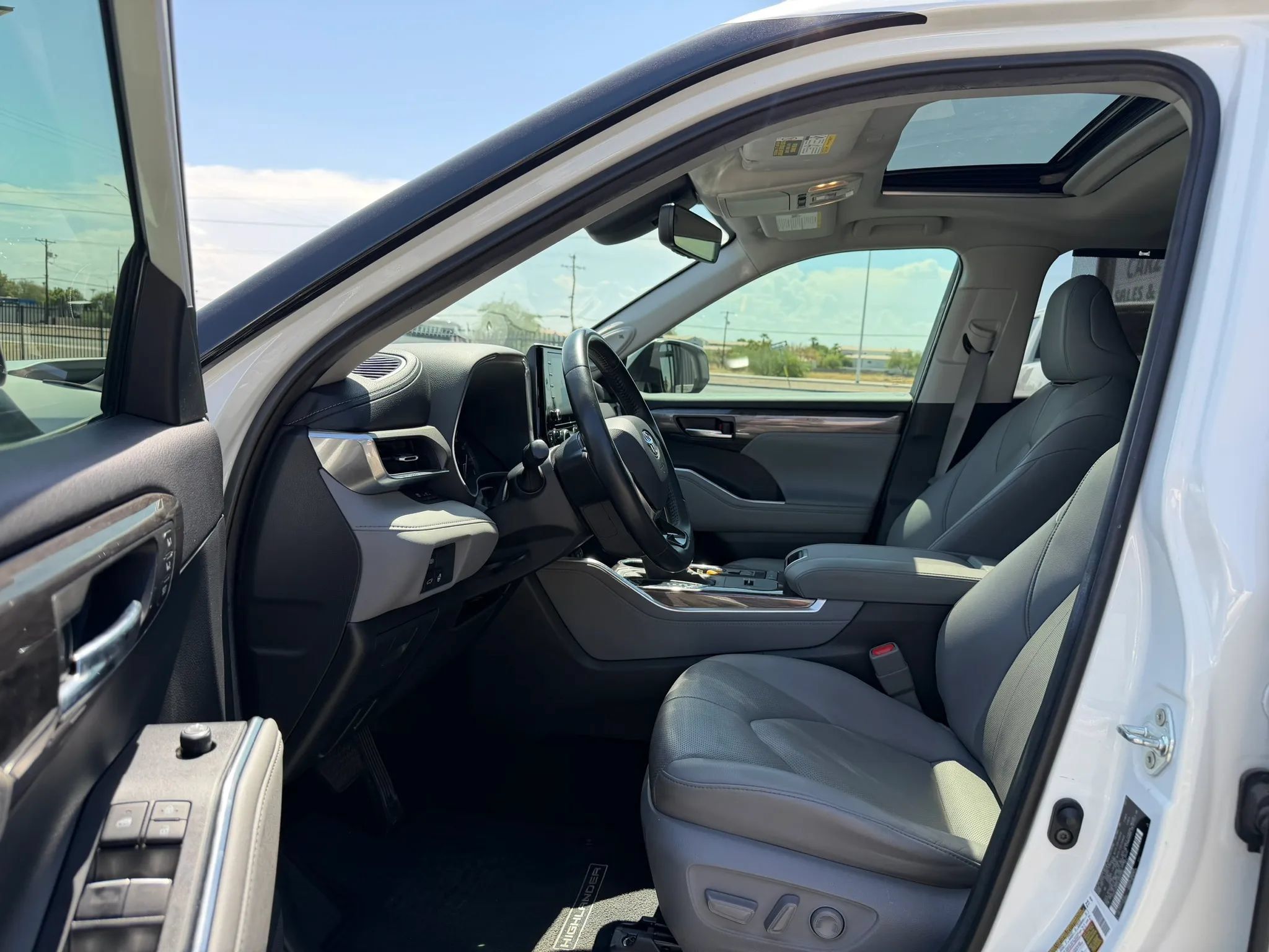 Used 2020 Toyota Highlander Limited FWD image 18