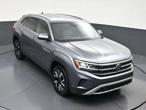 Used 2022 Volkswagen Atlas Cross Sport SE FWD image 26