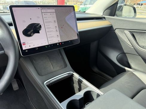 Used 2021 Tesla Model Y Long Range image 19