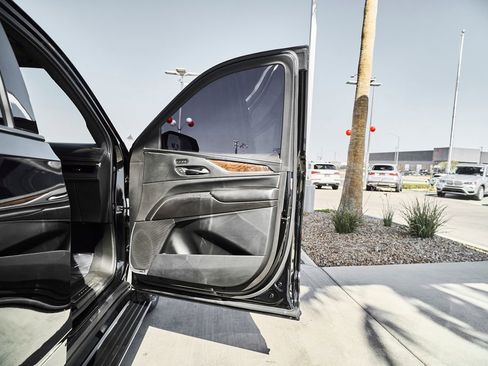 Used 2021 Cadillac Escalade ESV Sport Platinum w/ LPO, ONYX Package AWD/4WD image 10
