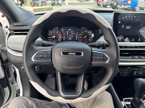 Used 2024 Jeep Compass Sport image 17