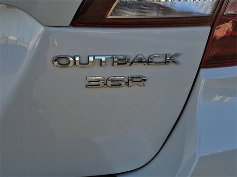 Used 2017 Subaru Outback 3.6R Limited image 32
