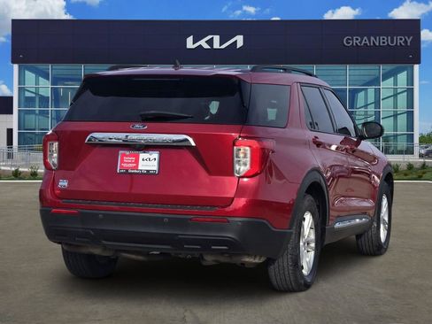 Used 2021 Ford Explorer XLT image 5