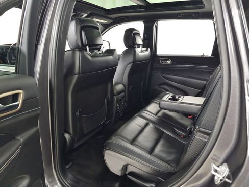 Used 2015 Jeep Grand Cherokee Overland w/ Advanced Technology Group AWD/4WD image 31