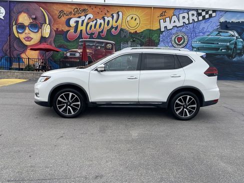 Used 2018 Nissan Rogue SL w/ Premium Package AWD/4WD image 2