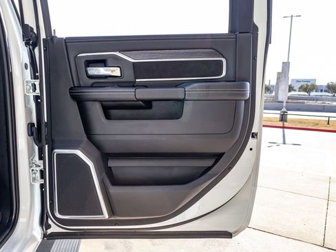 Used 2024 RAM 3500 Laramie w/ Night Edition image 40