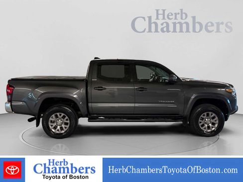 Used 2019 Toyota Tacoma SR5 AWD/4WD image 9