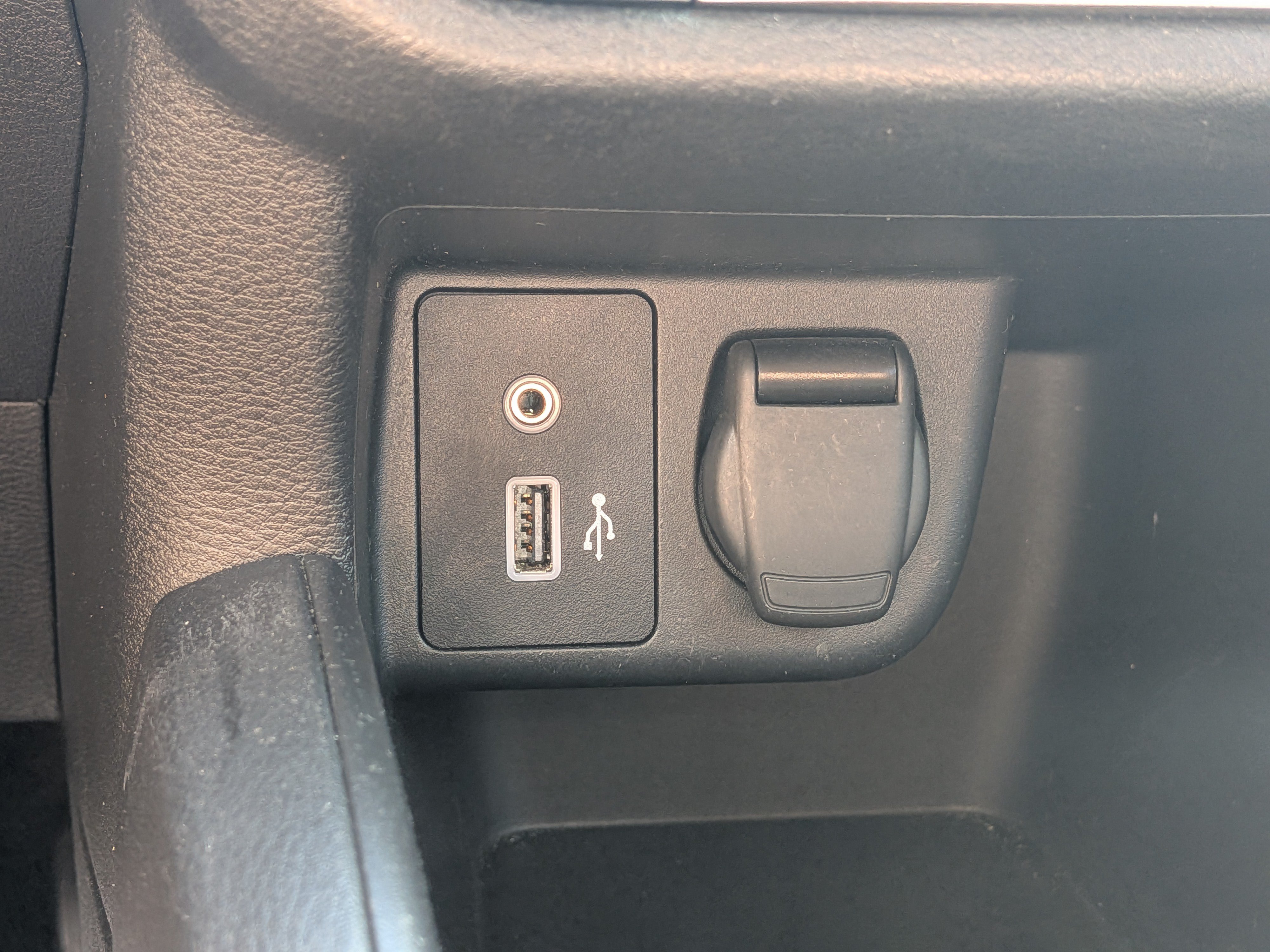 Used 2021 Nissan Versa S FWD image 28