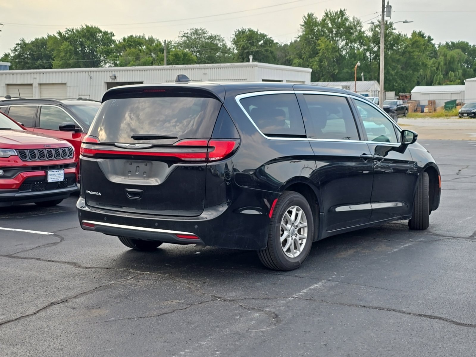 Used 2024 Chrysler Pacifica Touring-L FWD image 50