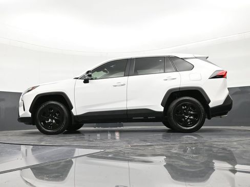 Used 2025 Toyota RAV4 LE image 21