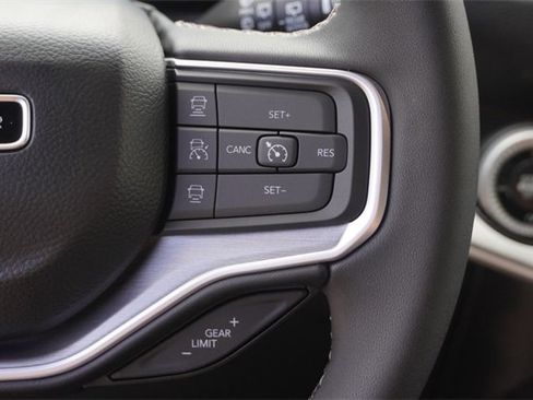 New 2025 Jeep Wagoneer L Series II w/ Premium Group I image 30