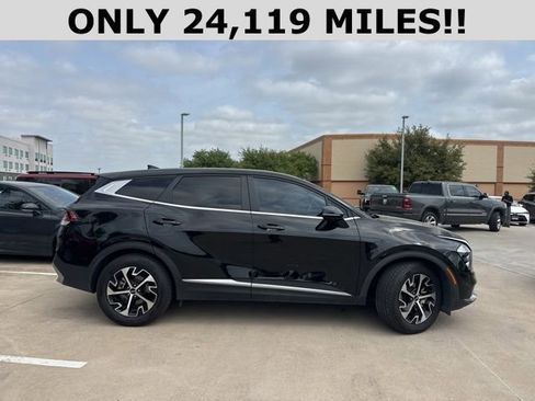 Used 2023 Kia Sportage EX image 2