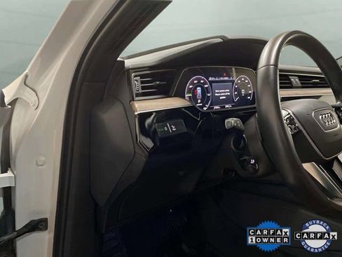 Used 2022 Audi e-tron Premium Plus w/ Premium Plus Package image 36