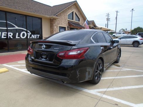 Used 2018 Nissan Altima 2.5 SR w/ SR Midnight Edition FWD image 8