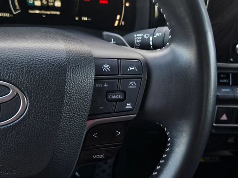 Used 2025 Toyota Camry SE FWD image 18