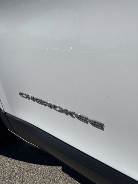 Used 2021 Jeep Cherokee Limited w/ Elite Package AWD/4WD image 12