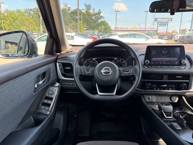 Used 2023 Nissan Rogue SV AWD/4WD image 4