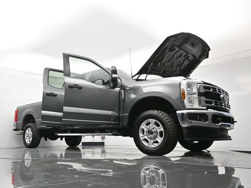 Used 2025 Ford F250 XLT AWD/4WD image 49