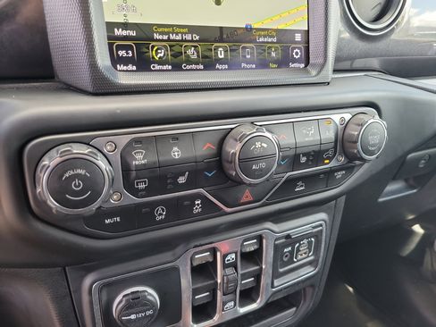 Used 2021 Jeep Wrangler Unlimited Sport image 23