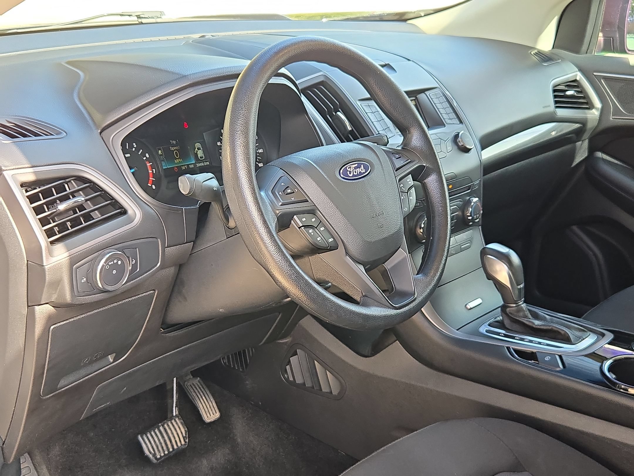 Used 2018 Ford Edge SE FWD image 12