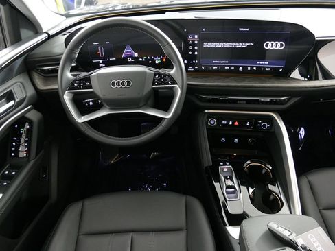 Certified 2025 Audi Q5 Premium w/ Convenience Package AWD/4WD image 23