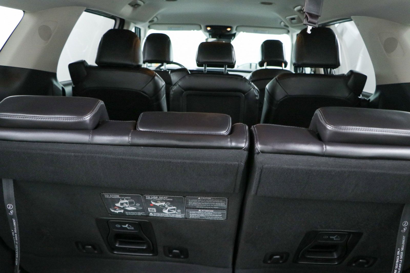 Used 2025 Kia Carnival FWD image 30