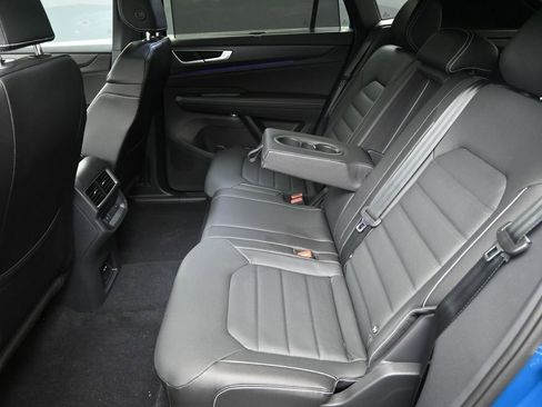 Used 2025 Volkswagen Atlas Cross Sport SEL R-Line image 19